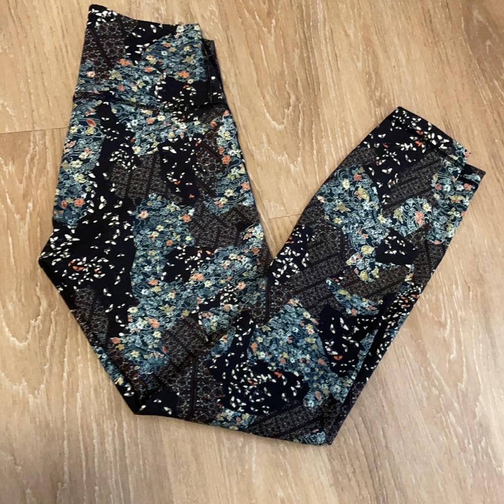 Lululemon Women’s Wunder Under High Rise leggings size 4